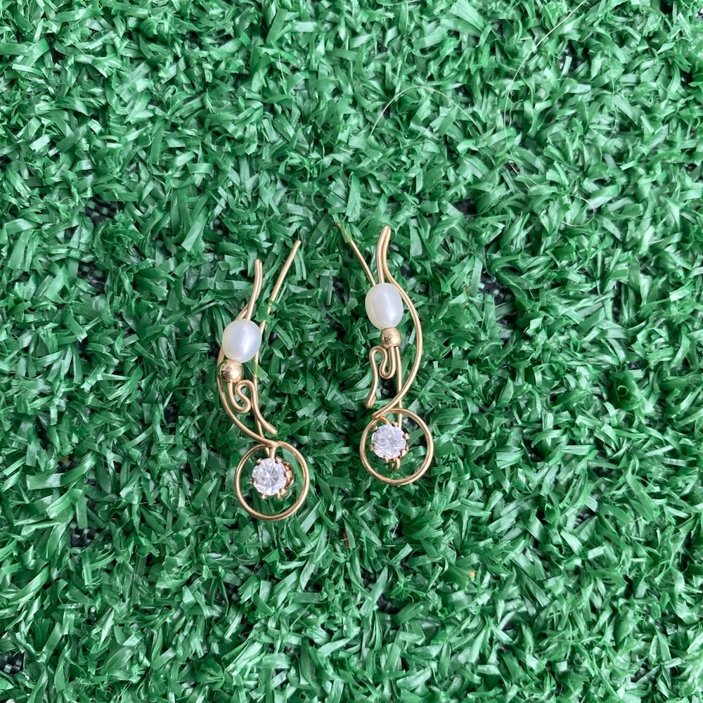 14KT GOLD DIAMOND  PEARL EAR PIN EARRINGS